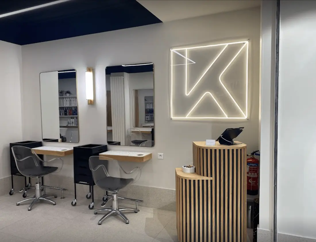 Néon pour Coiffeur Kut, réalisé par Atelier Gambetta