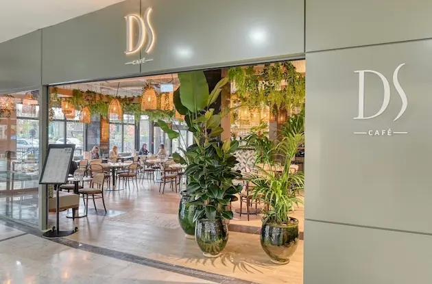 Lettres découpées pour le restaurant DS café, réalisé par Atelier Gambetta