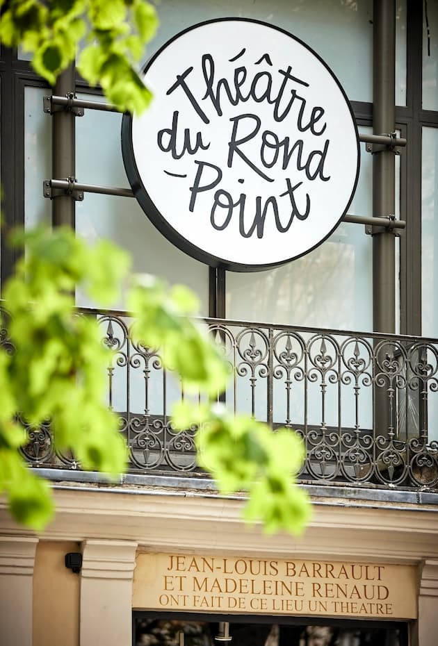 Enseigne drapeau pour Le théâtre du rond point, réalisée par Atelier Gambetta