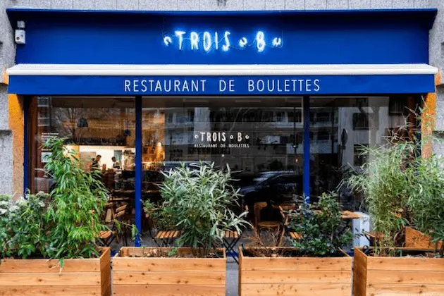 Lambrequin et stickers pour le restaurant Trois B, réalisés par Atelier Gambetta