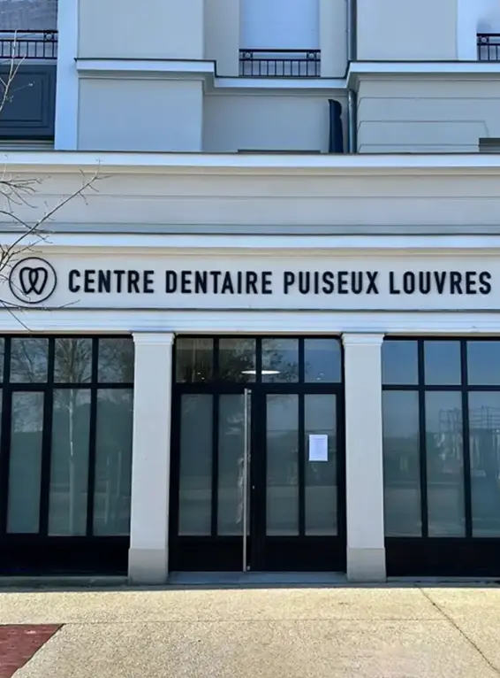 Lettres découpées pour le centre puiseux louvres, réalisées par Atelier Gambetta