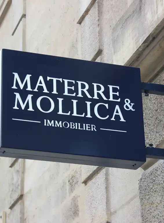 Enseigne drapeau pour Materre et mollica, réalisée par Atelier Gambetta