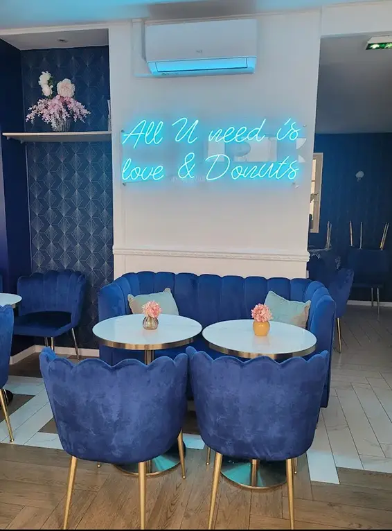 Néon pour The french donuts, réalisé par Atelier Gambetta
