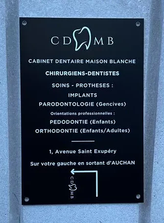Plaque signalétique pour Cabinet maison Blanche par ATGA_resultat