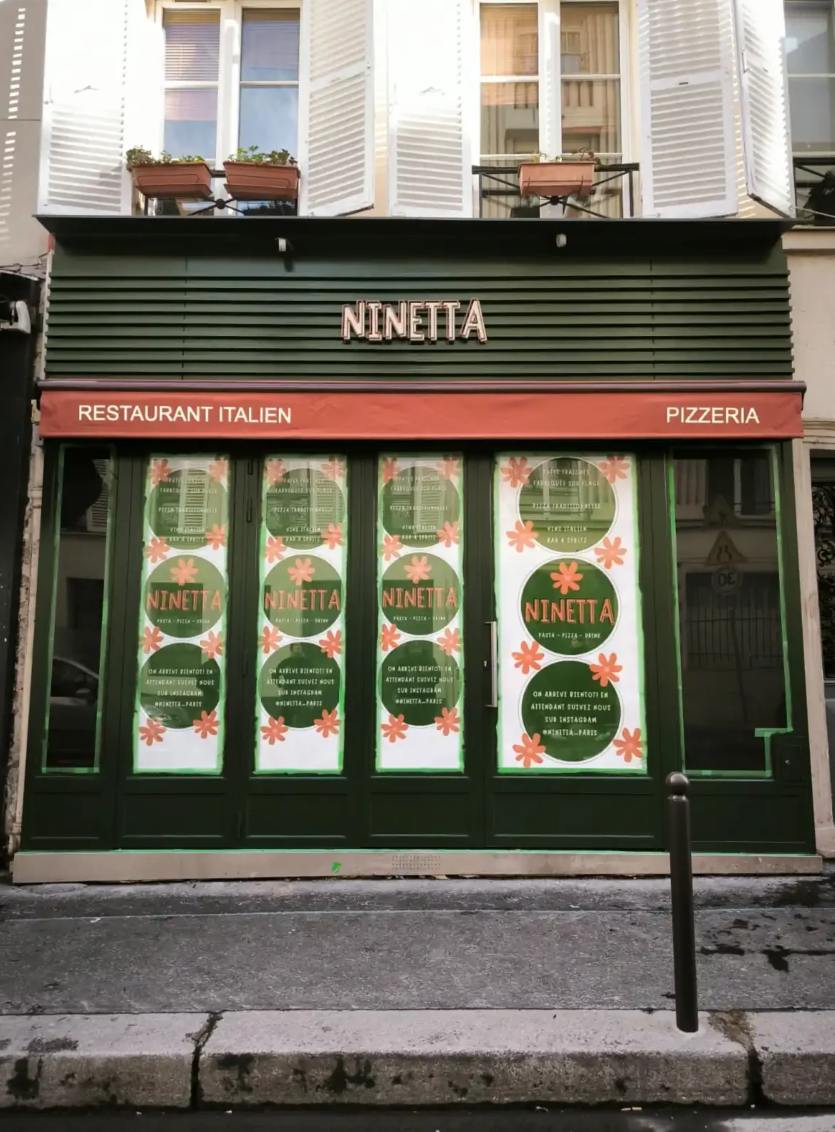 lettre, store et vitrophanie pour Ninetta par Atelier Gambetta