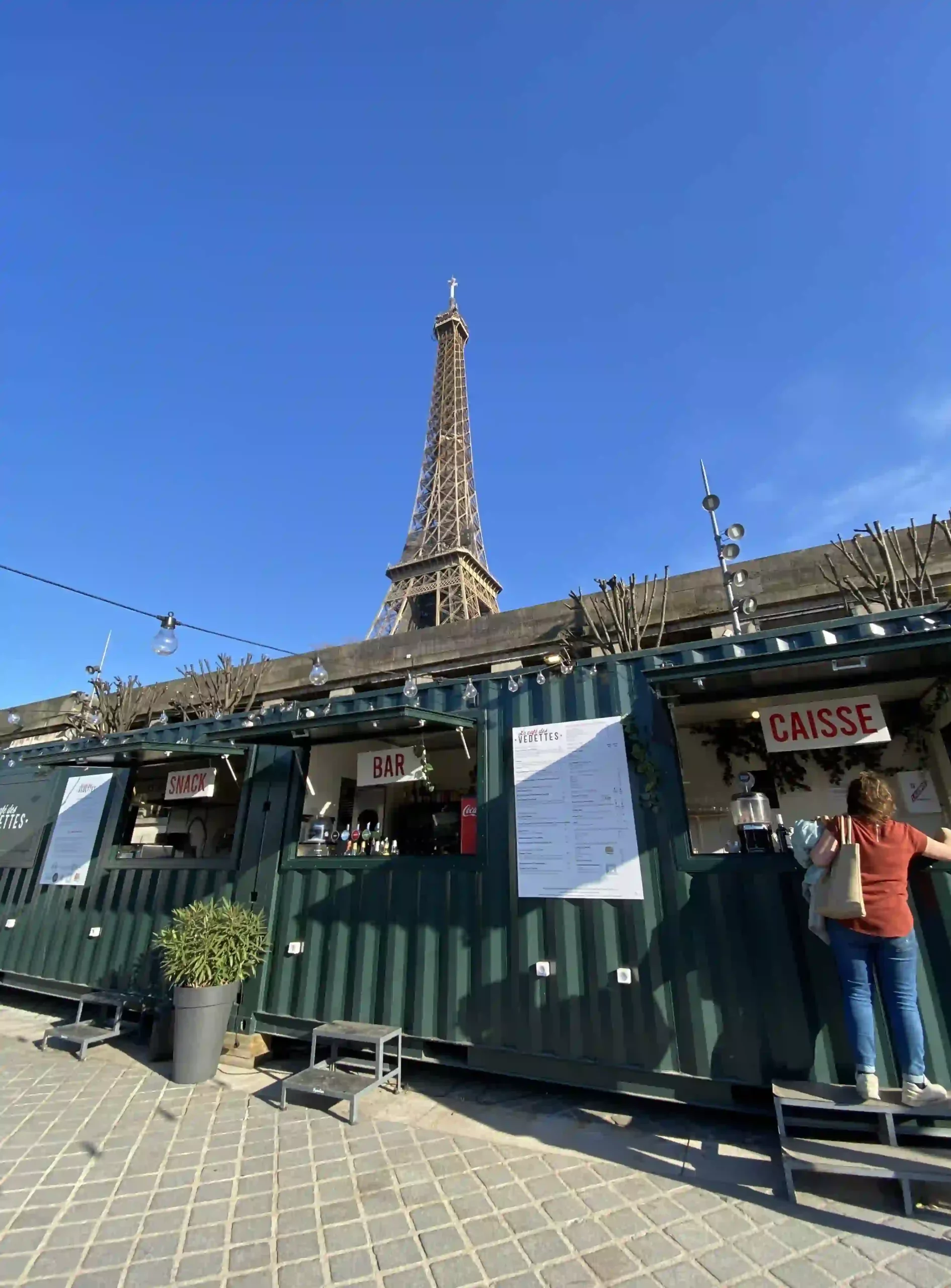 Plaque signalétique menu pour les Vedettes de Paris par Atelier Gambetta