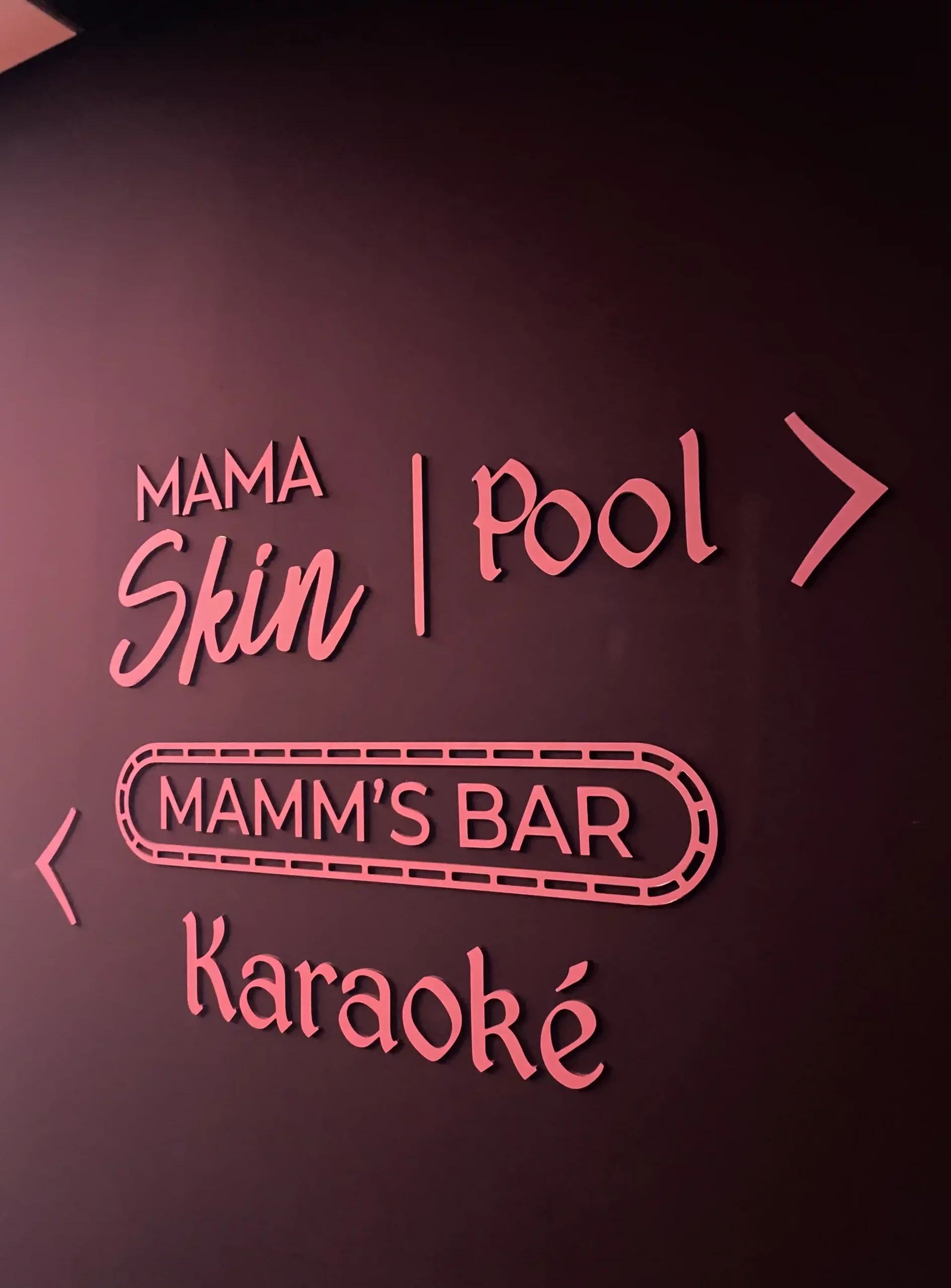 lettres découpées signalétiques pour hotel mama shelter par Atelier Gambetta